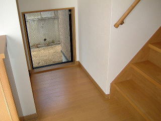 奈良県高市郡注文建築階段付近明り取り、照明、サッシ、通風 奈良県高市郡注文建築階段付近明り取り、照明、サッシ、通風