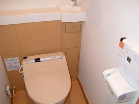 奈良県葛城市トイレタンクレス、手洗い付きリモコン操作洗浄器付き便器 奈良県葛城市トイレタンクレス、手洗い付きリモコン操作洗浄器付き便器